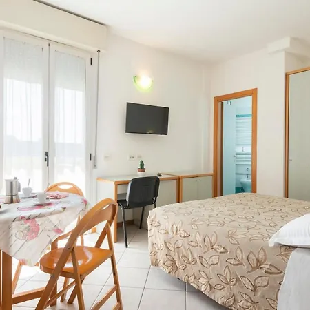 Imperial Aparthotel 3*